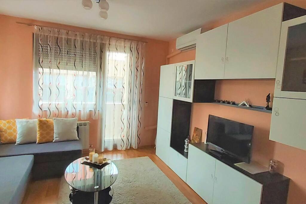 Mia'S Apartment, Stylish One Bedroom Suite Sofia Bagian luar foto